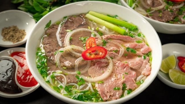 Phở bò Việt Nam, cách nấu phở nước trong vị đậm đà, đúng chuẩn phở ngon hàng top